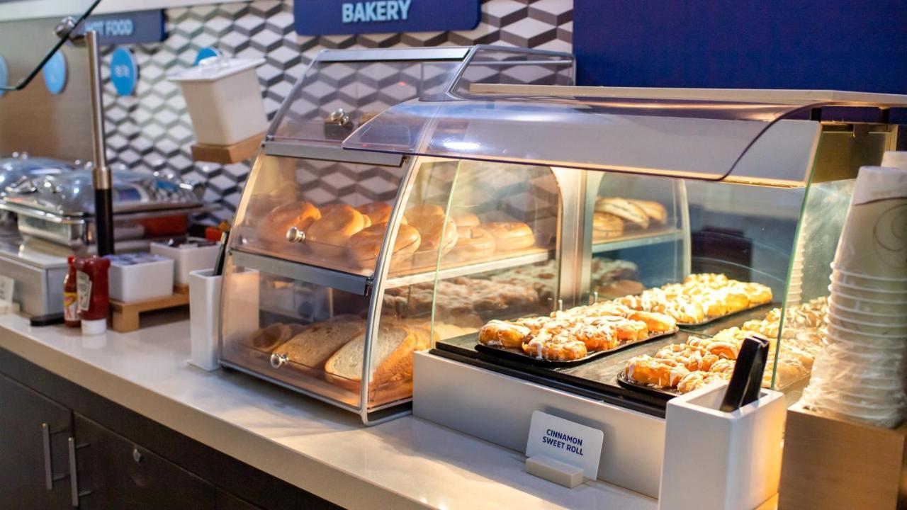 Holiday Inn Express Hickory - Hickory Mart By Ihg Esterno foto